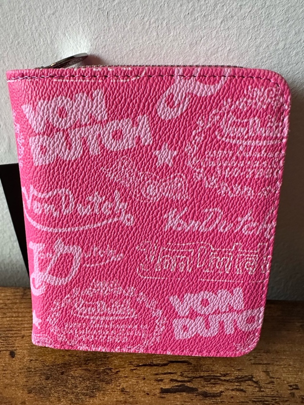 Von Dutch Pink Logo Zip-Around Wallet with White Logos Faux Leather NWT - Picture 3 of 6